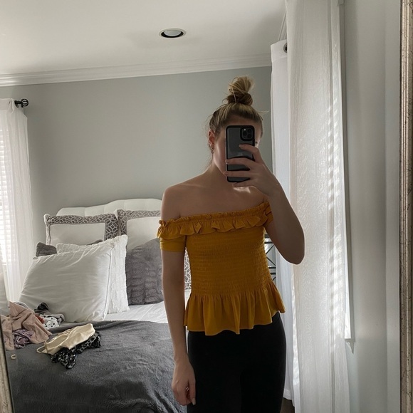Off the shoulder top- BCBG - Picture 1 of 4